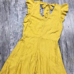 Yellow eyeshadow dress